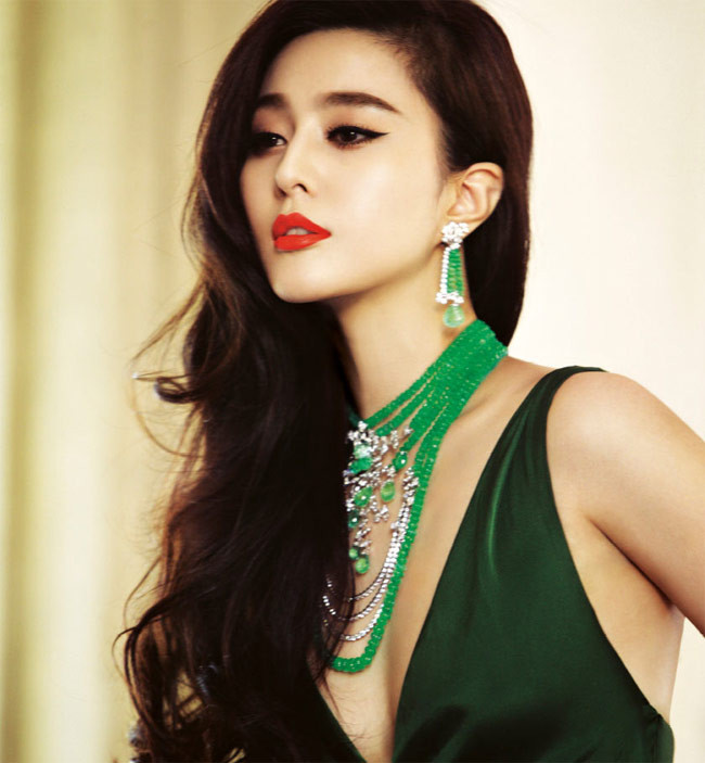 Năm 2010, Phạm Băng Băng đã trở thành ngôi sao dưới 30 tuổi có thu nhập cao nhất Trung Quốc. Năm 2016, với thu nhập 17 triệu USD, Phạm Băng Băng được tạp chí Forbes xếp thứ 5 trong danh sách Nữ diễn viên có thu nhập cao nhất thế giới. Điều vinh dự nữa là, cô là ngôi sao nữ châu Á duy nhất có mặt trong danh sách này.