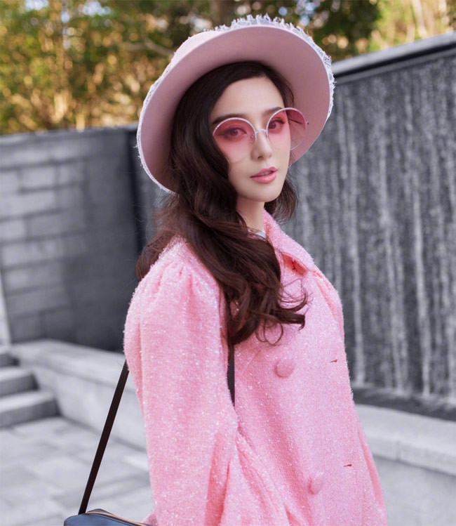 Năm 2017, Phạm Băng Băng còn đứng đầu danh sách Những ngôi sao quyền lực nhất Trung Quốc do Forbes bình chọn.