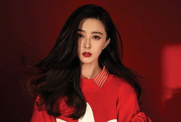 Không được sự ủng hộ của khán giả nữa nên ngôi sao Hoàn Châu Cách Cách cũng không còn nhận được hợp đồng làm gương mặt đại diện cho các nhãn hàng.