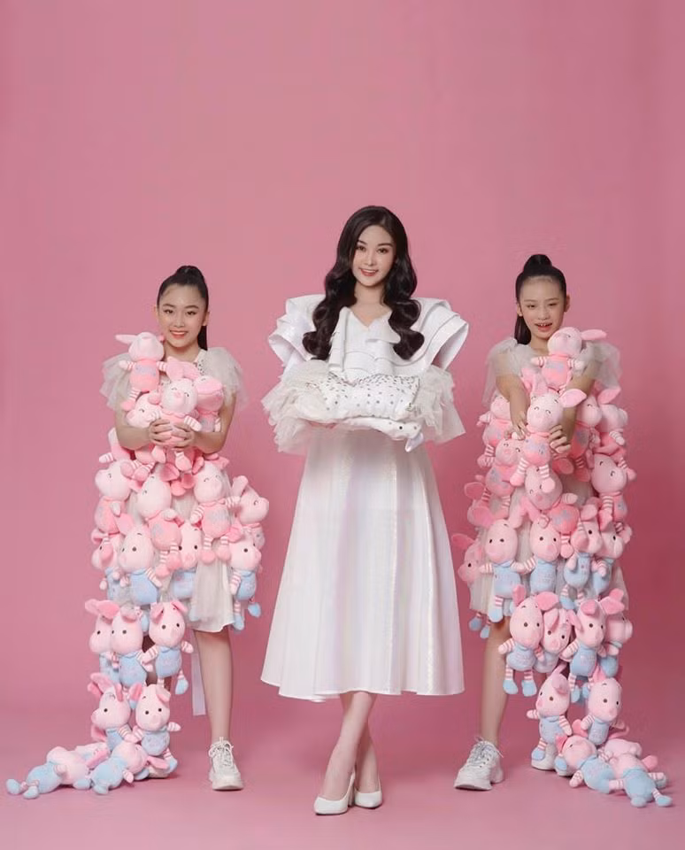 Ngân Anh còn xây dựng hình ảnh đẹp cho mình khi chăm chỉ tham gia làm từ thiện hay các hoạt động cộng đồng.