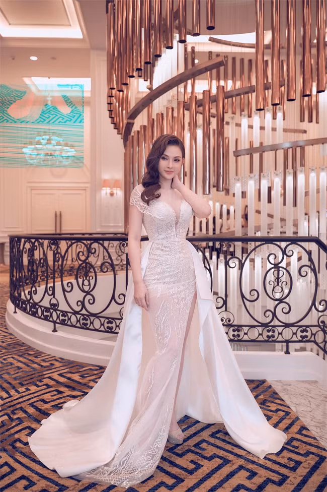 Thu Thủy cho biết cô đang cân bằng giữa âm nhạc và kinh doanh.