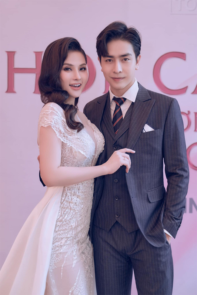 Trong một bài phỏng vấn cách đây vài tháng, Thu Thủy cho biết cô rất hạnh phúc với cuộc sống hôn nhân hiện tại vì được chồng quan tâm chu đáo.