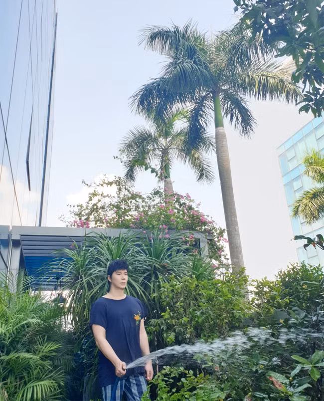 Nathan Lee xứng danh đại gia của Vbiz. Nam ca sĩ sở hữu khối tài sản khủng. Đặc biệt, mới đây anh rao bán khách sạn nghìn tỷ tại Paris. (Ảnh: FBNV)