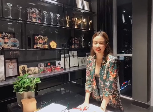 Tranh dich COVID-19, sao Viet lo co ngoi khung… Vbiz toan dai gia!