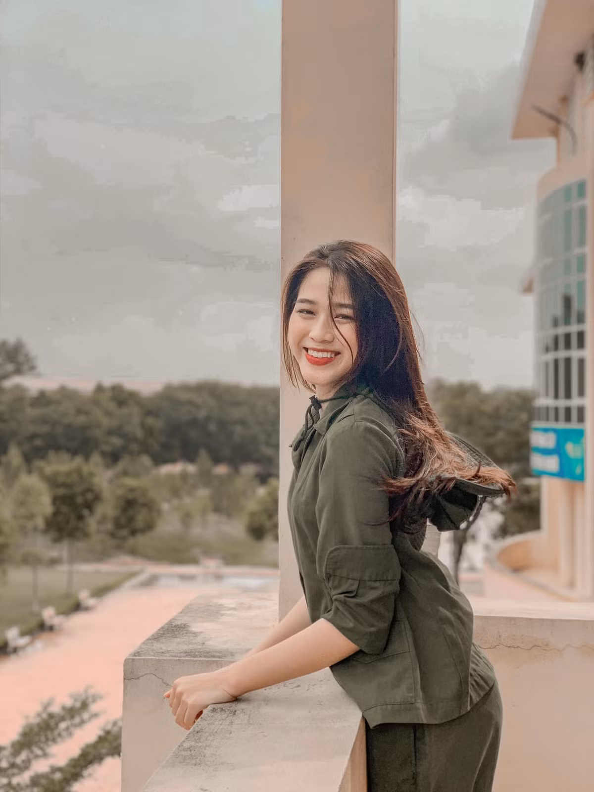 Dù phần thi ứng xử chưa thật hoàn hảo nhưng tân Hoa hậu Việt Nam 2020 được nhiều lời nhận xét hoàn toàn xứng đáng cho ngôi vị cao nhất.