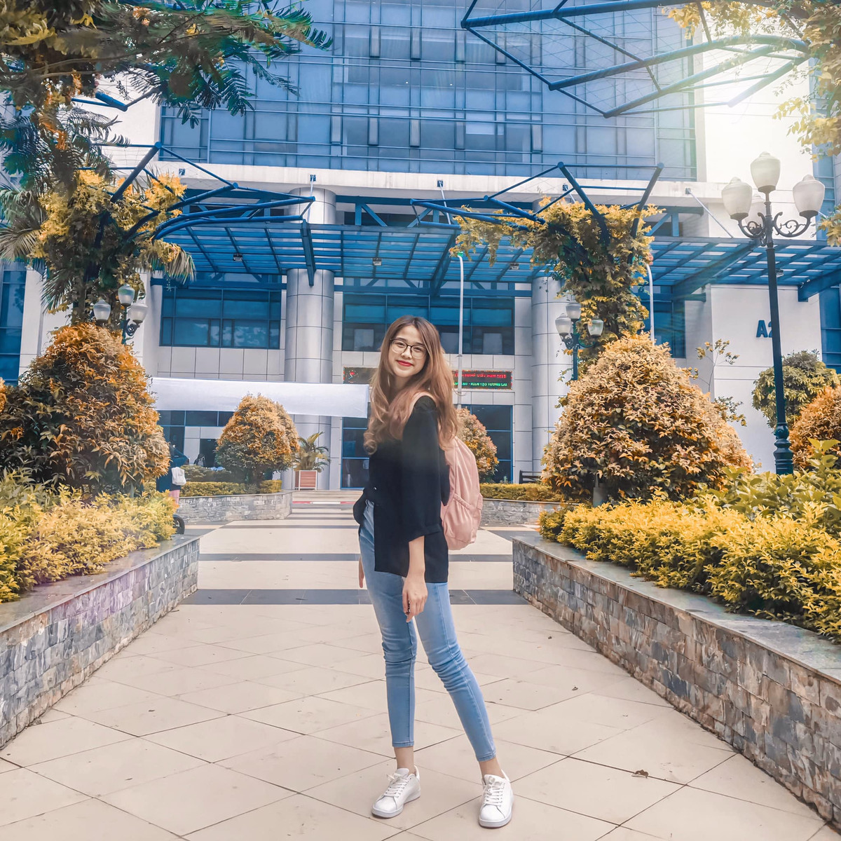 Nhiều khán giả nhận xét, nhan sắc đời thường của Hoa hậu Việt Nam 2020 còn đẹp hơn cả khoảnh khắc cô đăng quang.