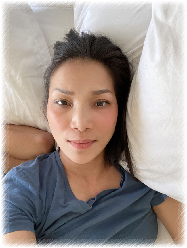 Ở tuổi 42, là mẹ của ba con, lại không phải người cầu kỳ chăm sóc da mặt, nhưng Hồng Ngọc vẫn giữ được vẻ trẻ trung đầy sức sống.