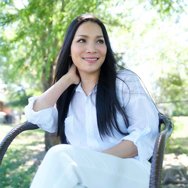 Mọi người đã quen với hình ảnh nữ ca sĩ dịu dàng, đằm thắm, giản dị nhưng lại vô cùng quyến rũ.