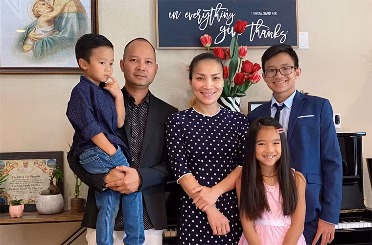 Hồng Ngọc và Thomas Tâm kết hôn năm 2009. Đây là cuộc hôn nhân thứ hai của nữ ca sĩ và hai người có với nhau ba con chung.