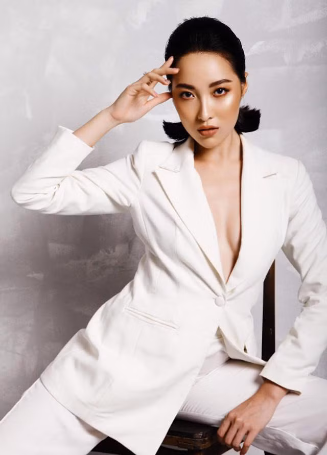 Sau 4 năm vào Nam lập nghiệp, Mai Anh đã đủ tiền mua xe hơi, xây nhà cho bố mẹ nhờ rất chăm chỉ đóng phim, đóng quảng cáo và tham gia game show, tham gia vũ đoàn, kinh doanh.