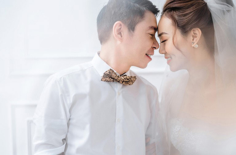 Trẻ hơn Công Lý nhiều tuổi nhưng theo nhận xét của nhiều người Ngọc Hà lại là người chiều chuộng nam danh hài nhiều hơn. Cô học nấu những món ăn Công Lý thích để nấu cho anh ăn và rất biết lựa tính người yêu.