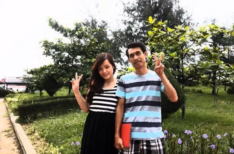 Phú Đôn và vợ hiện đang sống hạnh phúc bên hai con, một trai, một gái.