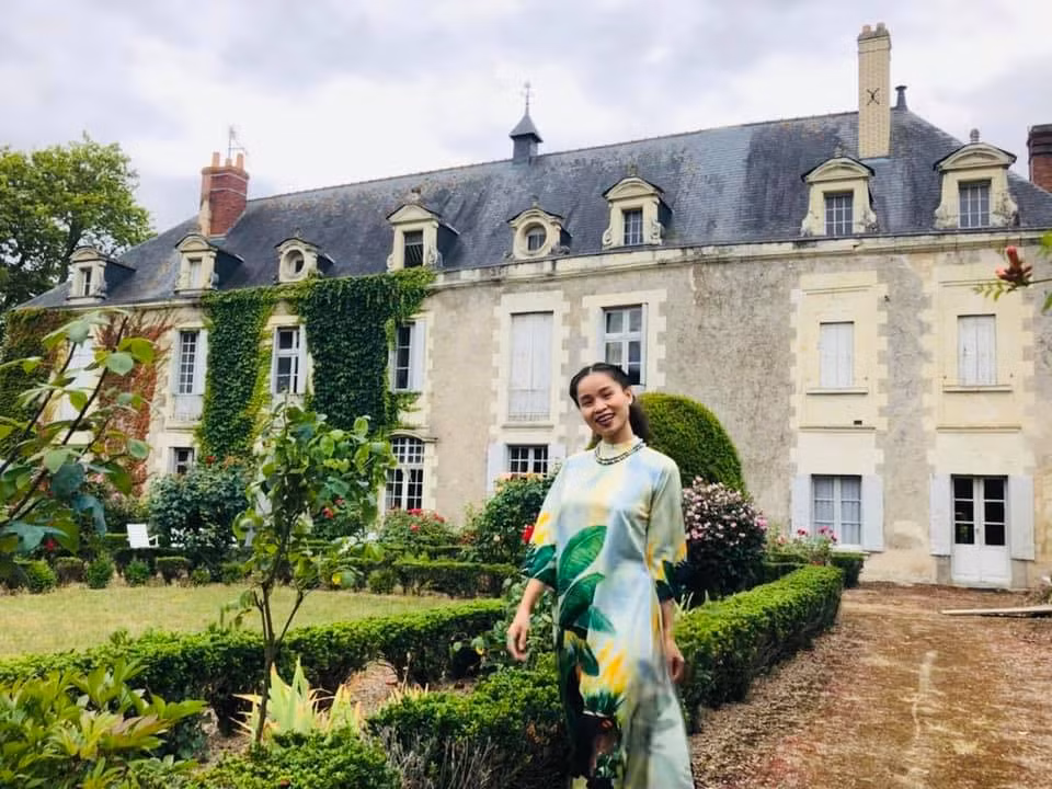 Phong cach noi loan ca tinh cua ca si Dong Lan