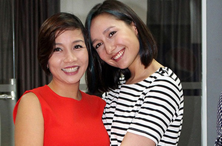 Anna được Mỹ Linh nuôi dạy từ khi mới 3 tuổi và được giọng ca Tóc ngắn đối xử như con ruột. Sự chăm sóc và tình cảm mà mẹ kế Mỹ Linh dành cho Anna khiến nhiều người phải ngưỡng mộ.