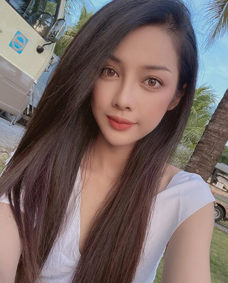 Khuôn mặt sáng và các nét rất ưa nhìn giúp Trình Mỹ Duyên luôn nổi bật.