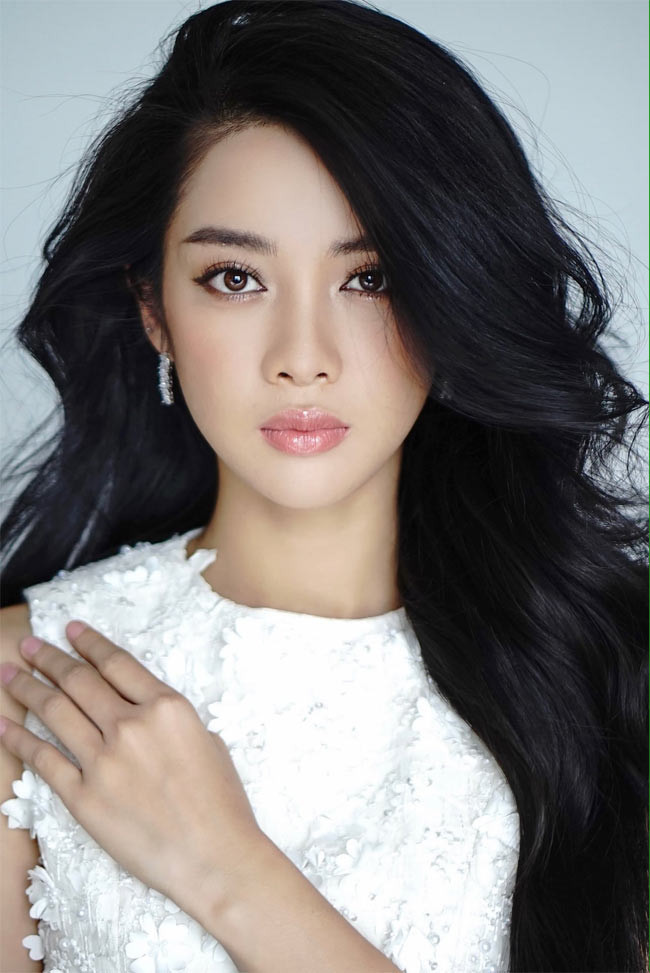 "Duyên là một nữ diễn viên rất thanh lịch và quyến rũ. Tuy vẻ ngoài mong manh nhưng Duyên có nội lực khá mạnh mẽ. Làm việc với Mỹ Duyên, tôi hiểu lý do đạo diễn Mai Thu Huyền chọn cô ấy", Kathy Uyên - người trực tiếp huấn luyện diễn xuất cho Mỹ Duyên nhận xét.