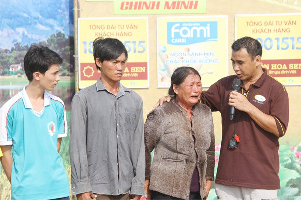 Quyen Linh quyen gop 15 phut 2,5 ty… bao lan moc tui vi dan ngheo?-Hinh-3