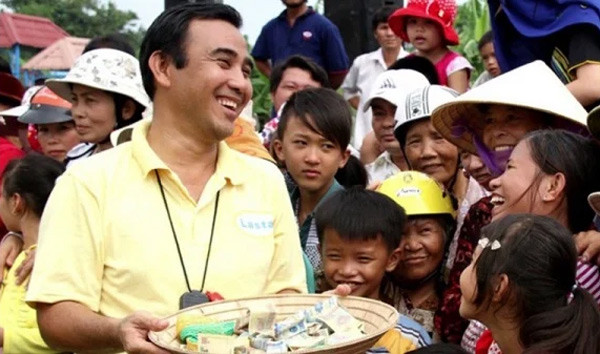 Quyen Linh quyen gop 15 phut 2,5 ty… bao lan moc tui vi dan ngheo?-Hinh-4