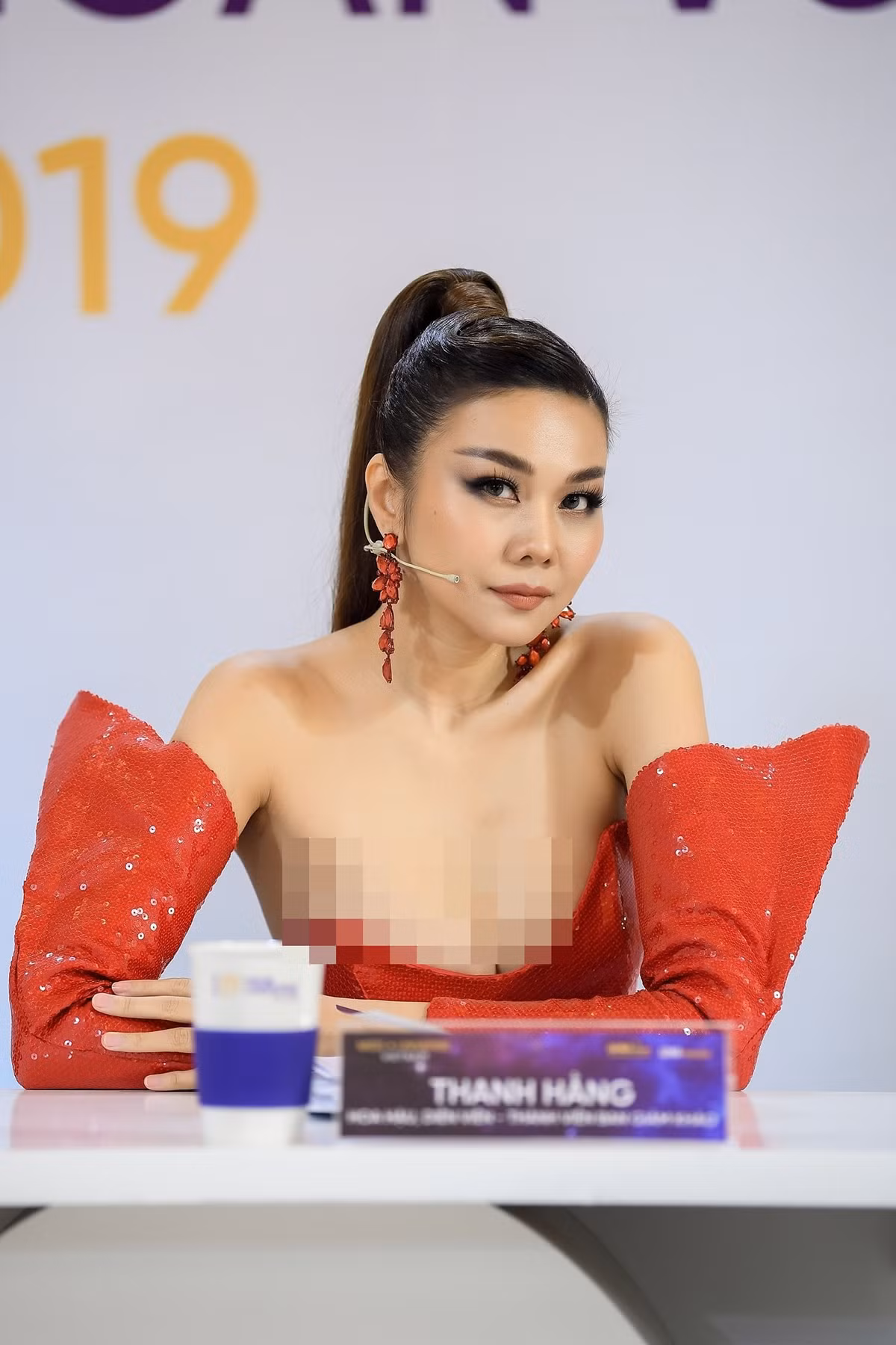 Thanh Hằng xứng danh "chị đại" của làng siêu mẫu Việt nhờ vẻ đẹp thần thái.