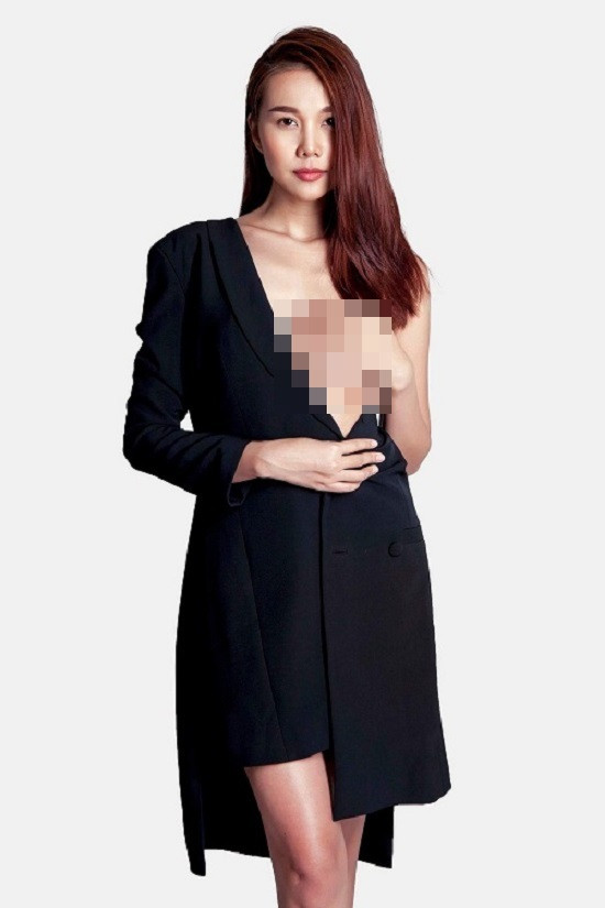 Người đẹp buông lơi vai áo, lấy tay che bầu ngực trong bộ ảnh "Break the rules – Phá bỏ mọi giới hạn".