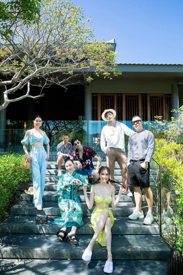 Mới đây nhất, anh bỏ ra 500 triệu đồng để cùng bạn bè tới nghỉ và review tại khu resort 6 sao đắt nhất Việt Nam.