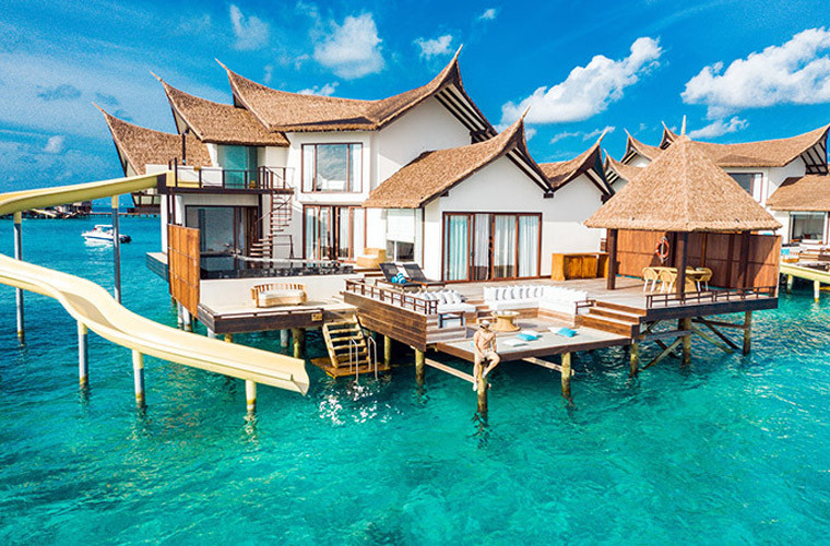 Vũ Khắc Tiệp có sở thích khám phá, trải nghiệm những khách sạn, resort sang trọng, đắt đỏ nhất thế giới nên khi tới thăm quốc đảo Maldives anh đã chi 150 triệu đồng cho mỗi đêm nghỉ tại căn biệt thự rộng khoảng 500 m2, đầy đủ tiện nghi cao cấp.