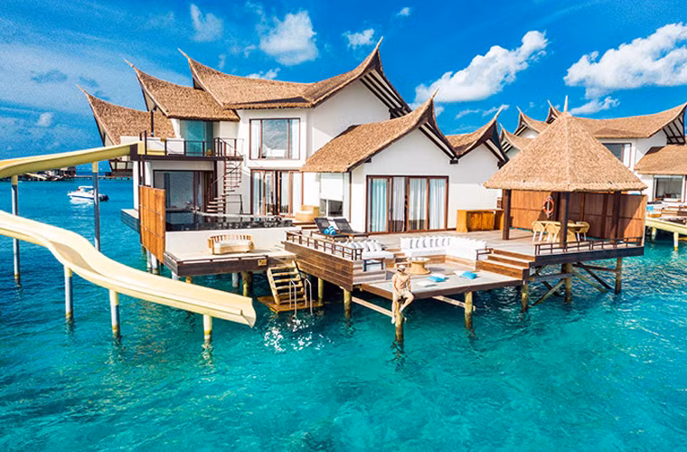 Vũ Khắc Tiệp có sở thích khám phá, trải nghiệm những khách sạn, resort sang trọng, đắt đỏ nhất thế giới nên khi tới thăm quốc đảo Maldives anh đã chi 150 triệu đồng cho mỗi đêm nghỉ tại căn biệt thự rộng khoảng 500 m2, đầy đủ tiện nghi cao cấp.