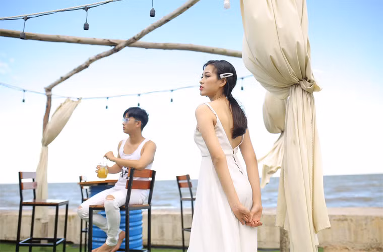 Trước đó, tối 20/11, Đỗ Thị Hà đã vỡ òa hạnh phúc khi tên mình được xướng lên ở ngôi vị Hoa hậu Việt Nam 2020. "Mọi thứ đều phải đánh đổi. Trở thành hoa hậu là niềm vui, đồng thời cũng mang trên mình trách nhiệm. Nhưng chính sức nặng của vương miện sẽ là trọng trách giúp Hà cố gắng hơn mỗi ngày để hoàn thiện bản thân", Đỗ Thị Hà chia sẻ.