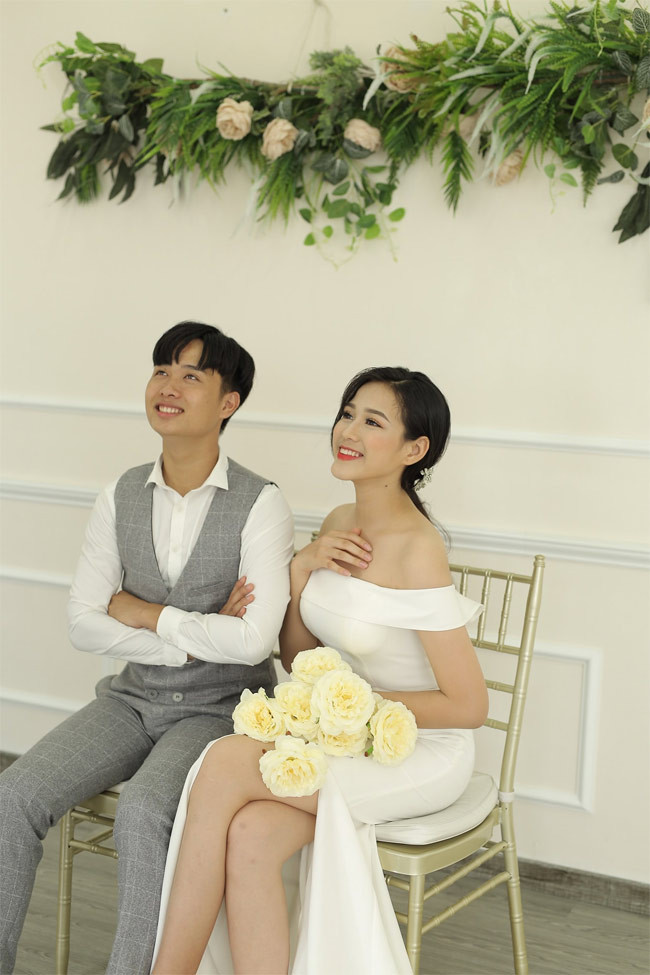 Trước những thắc mắc của cư dân mạng, tân Hoa hậu Việt Nam cho hay đây là bộ ảnh cô làm mẫu cho một tiệm áo cưới.