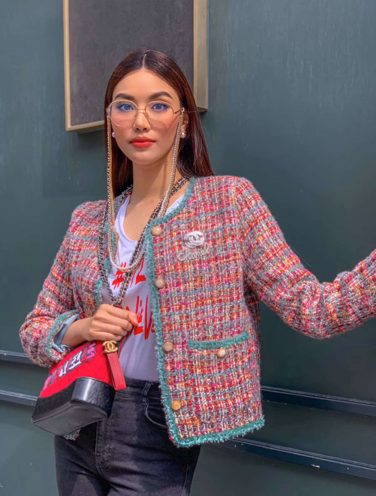 Lan Khuê thường xuyên khoe hình ảnh giàu có và sang chảnh kể từ khi làm dâu nhà "trâm anh thế phiệt".