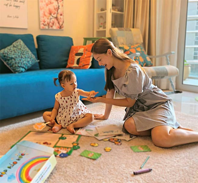 Mặc dù kinh tế chưa dư dả, nhưng cuộc sống của Lan Phương cùng chồng con luôn vui vẻ và hạnh phúc. Chồng Tây luôn yêu chiều và tôn trọng mọi quyết định của cô, nhất là trong việc giáo dục con gái.