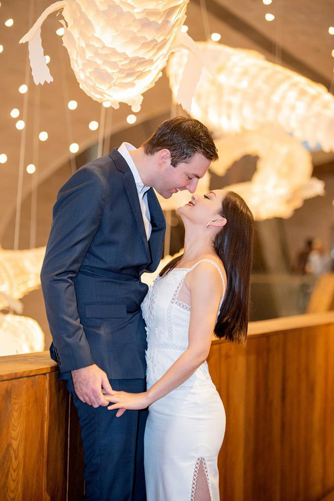 Sau nhiều cuộc tình bất thành, trong đó có kha khá các anh chàng ngoại quốc, nữ diễn viên Lan Phương đã tìm được bến đỗ là anh chàng người Anh cao lớn.