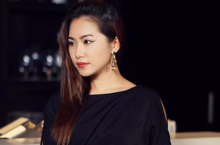 Lúc đó Lương Bích Hữu đang ngồi trong cánh gà thì bị tai nạn do một nghệ sĩ ảo thuật biểu diễn tiết mục thổi lửa trên sân khấu sơ suất làm hất cả hũ dầu bốc cháy vào chỗ Bích Hữu ngồi.