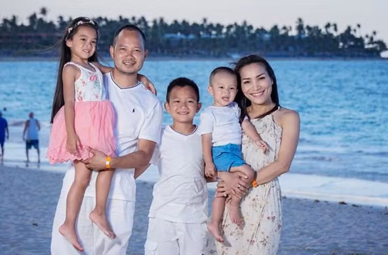 Khi con trai lớn của ca sĩ đang xông hơi trong lều, Hồng Ngọc đến kiểm tra thì nồi phát nổ khiến cô bị bỏng cấp độ 2 vùng mặt và ngực, chỗ bỏng bị sưng.