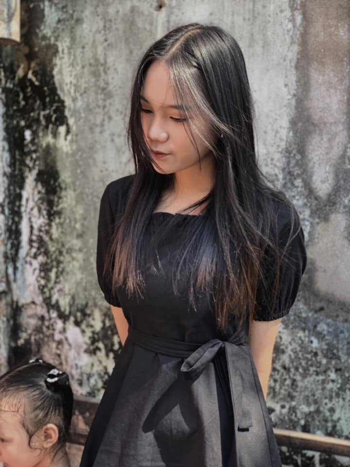 Gương mặt khả gái cùng chiều cao ấn tượng, con gái 18 tuổi của Á hậu Kim Chi được khuyên tham gia cuộc thi nhan sắc trong tương lai.