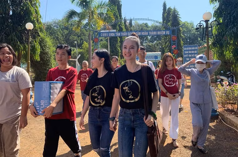 Sự thay đổi tích cực của Angela Phương Trinh khiến nhiều người mừng cho cô. Kể cả các antifan khi xưa cũng quay ra yêu quý và ngưỡng mộ cách sống mới của nữ diễn viên.