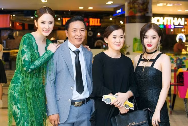 Tạm lui về ở “ẩn”, không tham gia showbiz nữa, Angela Phương Trình dành thời gian cho các hoạt động từ thiện, sống an yên bên gia đình.