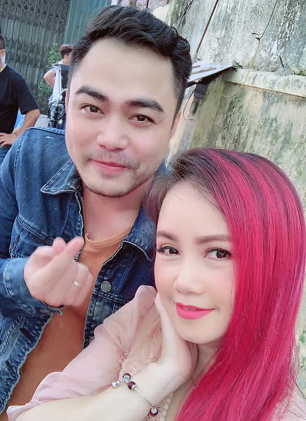 Nữ diễn viên Hoàng Yến (Xuyến) cũng có phân đoạn quay phim trong tiết trời nắng nóng tới mức diễn xong cô thấy mình như bị ốm: "Đứng cả ngày ngoài đường để diễn, người tôi đẫm mồ hôi. Ít khi ốm nhưng cái nóng hôm qua đúng thật là không chịu nổi. Ngủ dậy mà tôi thấy người mệt mỏi, như bị bệnh".