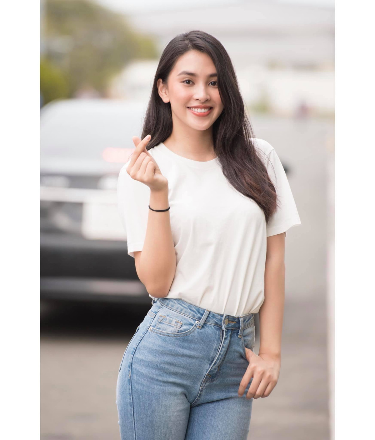 Không chỉ trưởng thành trong suy nghĩ, Tiểu Vy còn ngày càng thăng hạng về nhan sắc. Nàng hậu luôn không ngừng nỗ lực hoàn thiện bản thân.