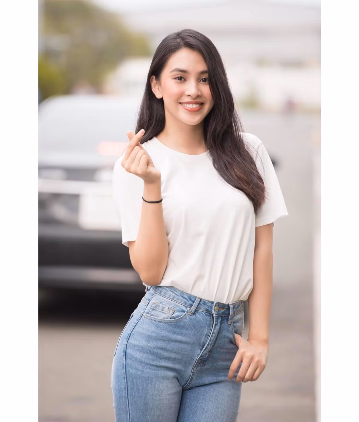 Không chỉ trưởng thành trong suy nghĩ, Tiểu Vy còn ngày càng thăng hạng về nhan sắc. Nàng hậu luôn không ngừng nỗ lực hoàn thiện bản thân.