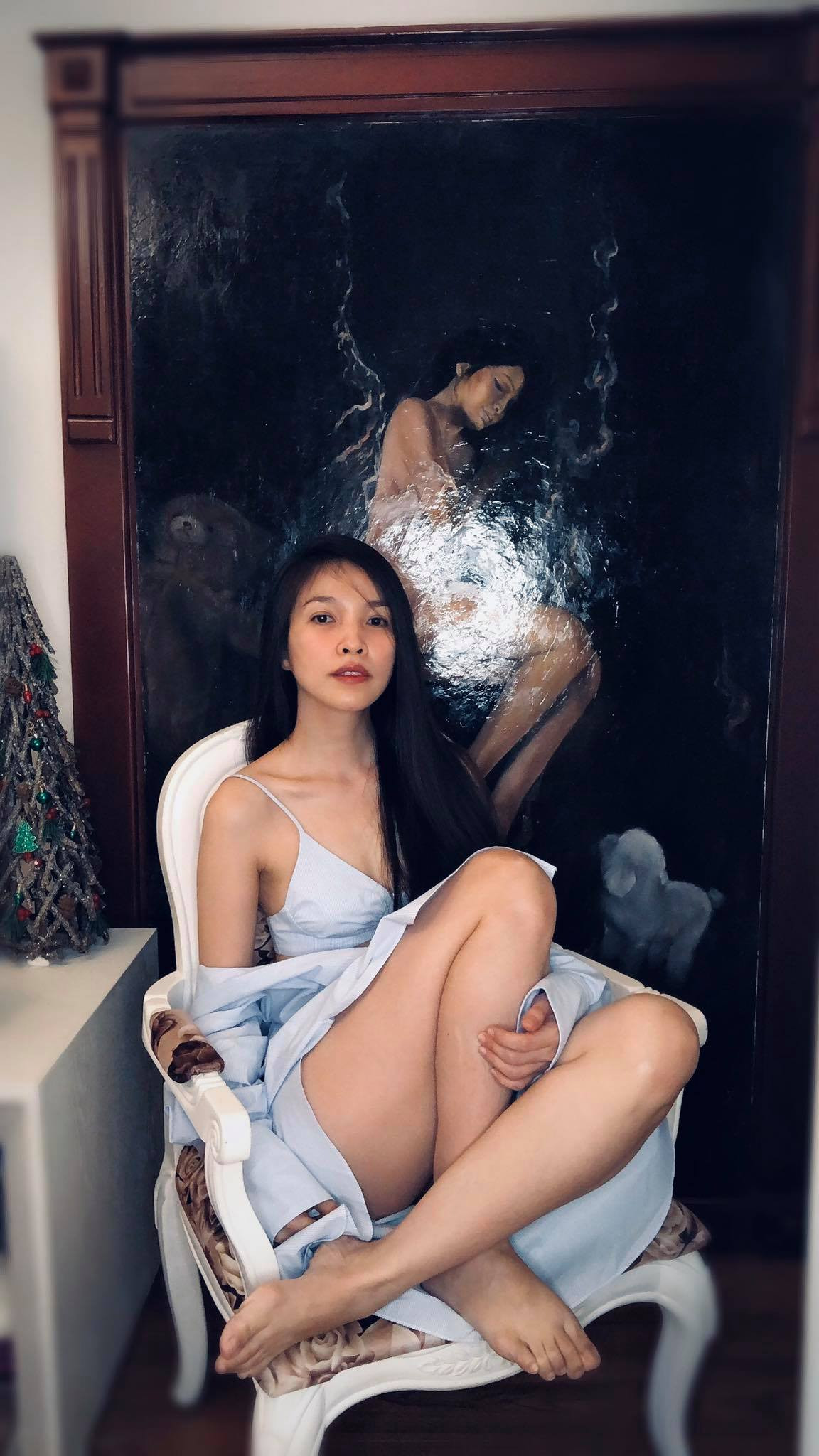 Phong cách thời trang của nữ ca sĩ cũng ngày một phóng khoáng hơn. Cô chia sẻ: "Có lẽ trong xã hội vẫn có những “nội quy” nhất định về cách ăn mặc, nhưng bạn không nên xấu hổ vì cách ăn mặc của bản thân nếu bạn được là chính bạn. Hãy tự hào về bất cứ phong cách ăn mặc nào, miễn là bạn cảm thấy thoải mái. Quần áo nên được quyết định bởi cá tính của bạn, vì vậy hãy tự tin mặc chúng!".