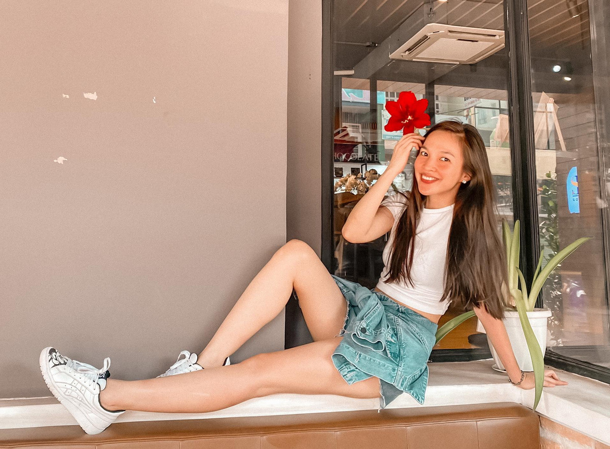 Bí quyết giúp Hiền Thục duy trì được vóc dáng thon thả là áp dụng chế độ ăn uống khoa học nhiều rau xanh và duy trì tập luyện đều đặn.