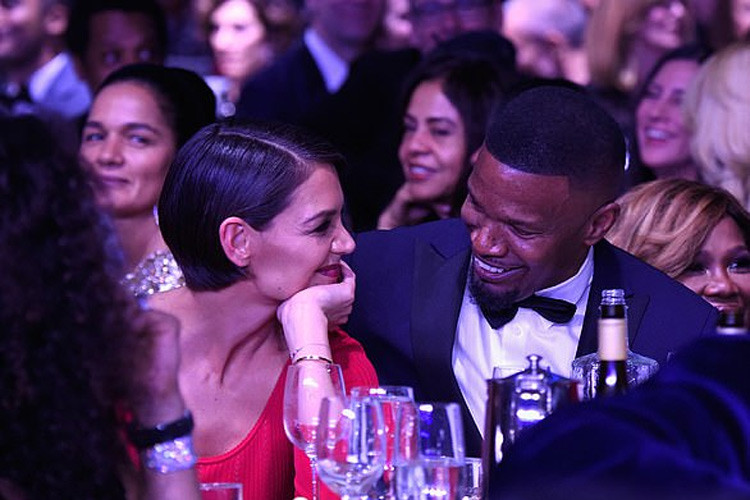 Trước đó Katie và Jamie hẹn hò bí mật mãi cho tới năm 2017 mới công khai tình cảm và mọi người còn mong chờ đám cưới của hai ngôi sao này.