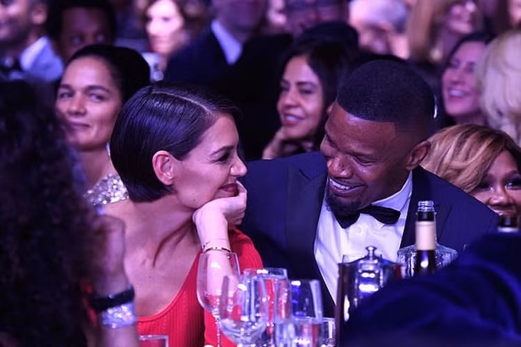 Trước đó Katie và Jamie hẹn hò bí mật mãi cho tới năm 2017 mới công khai tình cảm và mọi người còn mong chờ đám cưới của hai ngôi sao này.