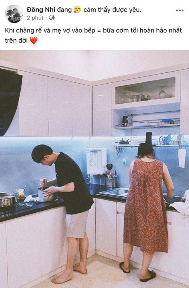 Anh không ngại vào bếp cùng mẹ vợ nấu cơm cho Đông Nhi ăn. Tấm chân tình của Ông Cao Thắng khiến Đông Nhi vô cùng cảm động. Cô chia sẻ trên trang cá nhân trạng thái “cảm thấy được yêu” và viết: “Khi chàng rể và mẹ vợ vào bếp = bữa cơm tối hoàn hảo nhất trên đời”.