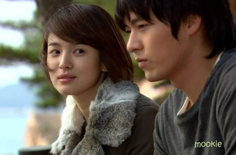 Tuy nhiên, cũng có ý kiến cho rằng, Hyun Bin và Song Hye Kyo giả vờ hẹn hò để PR bộ phim họ đang đóng.