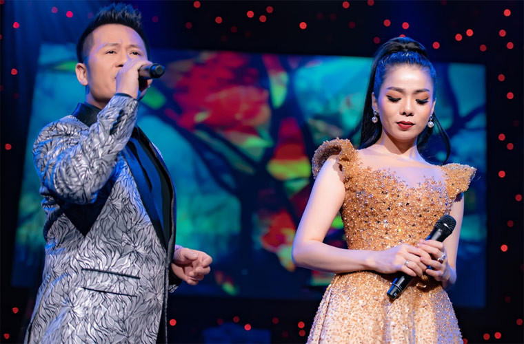 Không chỉ có album mà các liveshow của Lệ Quyên cũng rất thành công. Năm 2013, nữ hoàng phòng trà bỏ ra 11 tỷ làm liveshow thứ hai với tên gọi. Q Show – liveshow lớn nhất lúc đó và thành công vang dội.