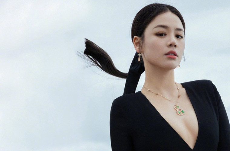 Vẻ gợi cảm của Mã Tư Thuần ngoài đời.