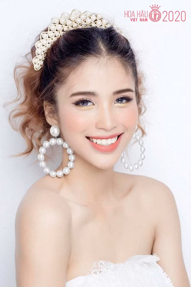 Dàn thí sinh đăng ký dự thi năm nay được đánh giá là đồng đều, nhan sắc rạng rỡ, vóc dáng cân đối, học thức tốt.