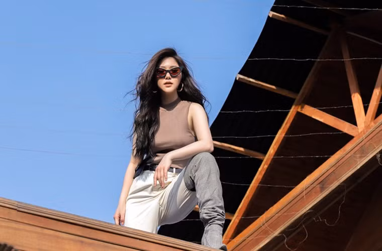 Để có tiền đóng học phí và trang trải cuộc sống bên xứ cờ hoa, Hương Tràm phải bán xe, nhà chung cư ở Việt Nam.